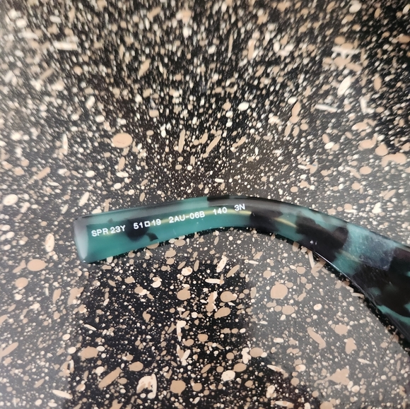 Prada - Picture 4 of 6